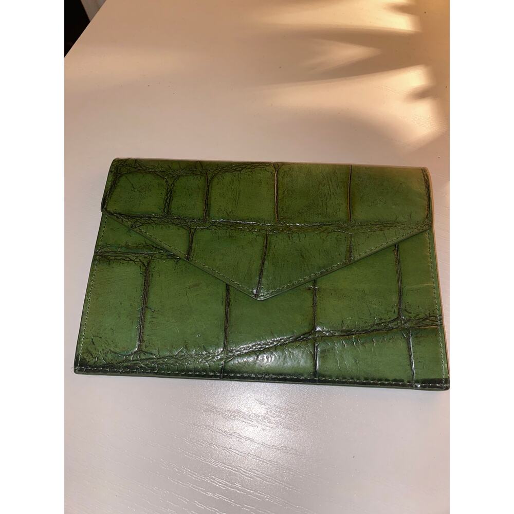 EUC Dooney & Bourke Green Croc-Embossed Leather Envelope Wallet